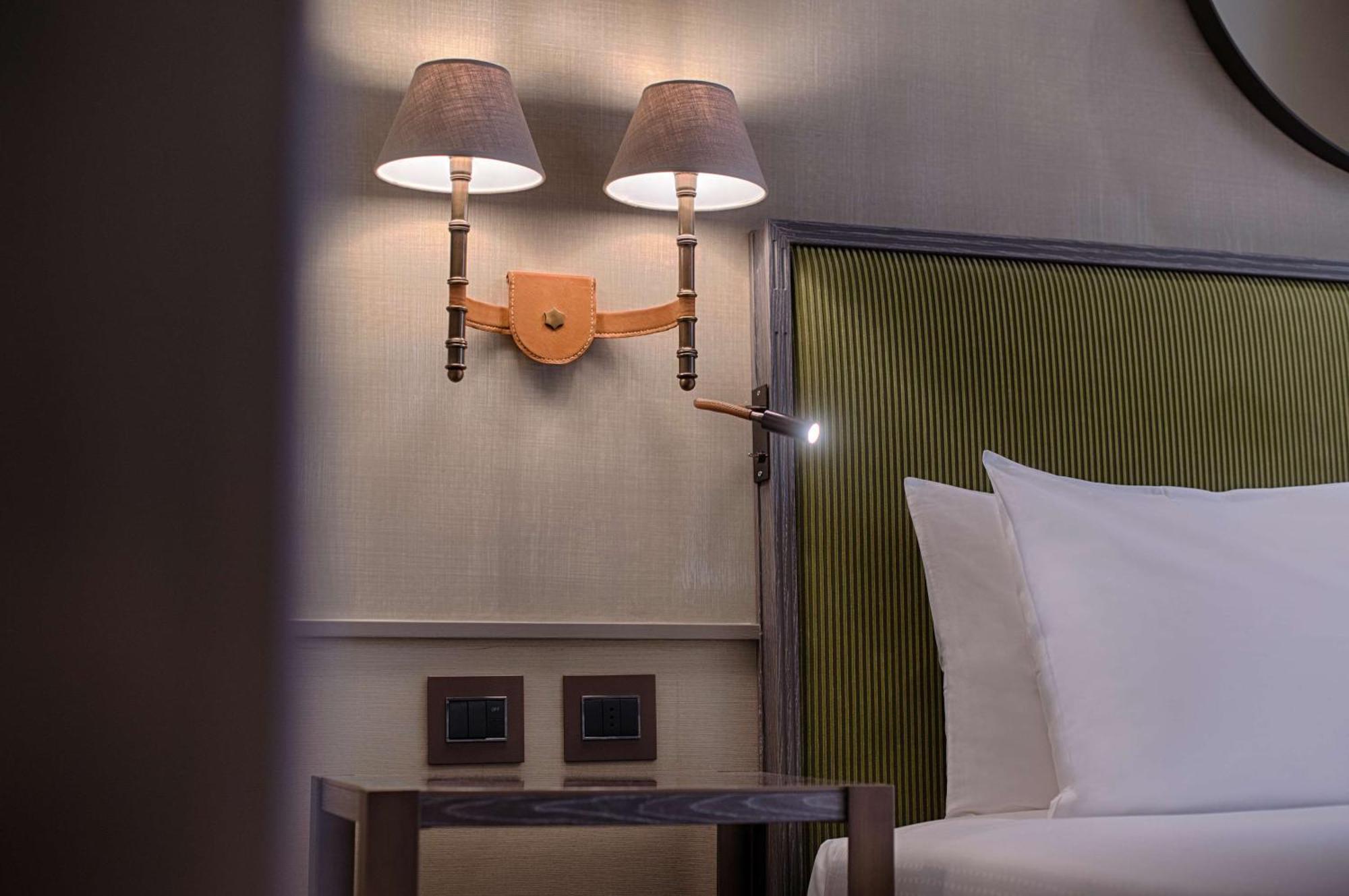 Nh 컬렉션 플로렌스 팔라조 가디 호텔 피렌체 외부 사진 A wall light