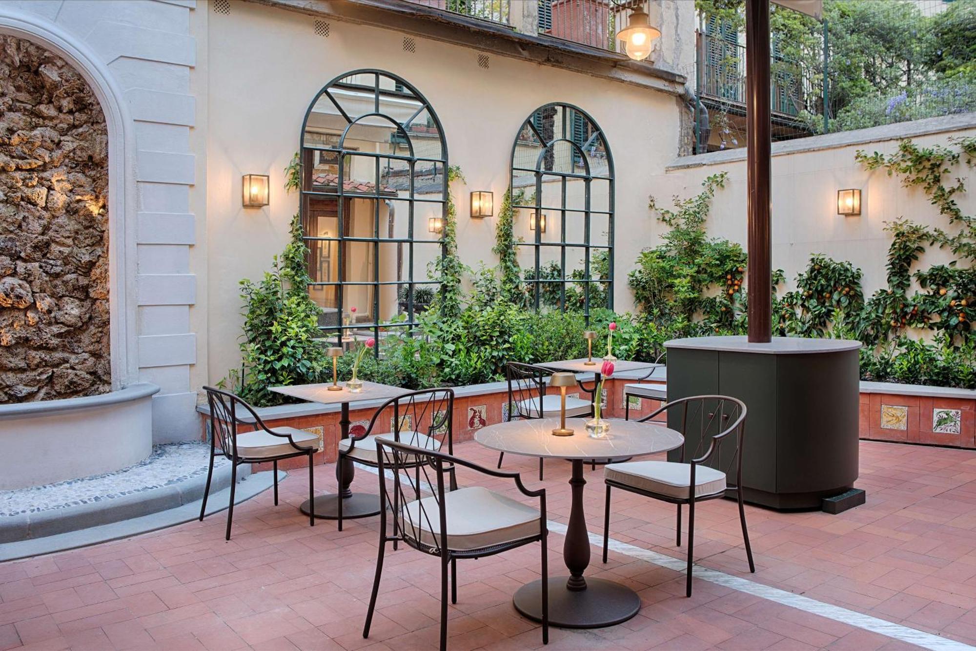 Nh 컬렉션 플로렌스 팔라조 가디 호텔 피렌체 외부 사진 The hotel's courtyard
